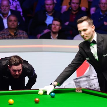 Jak Jones secures World Championship final spot