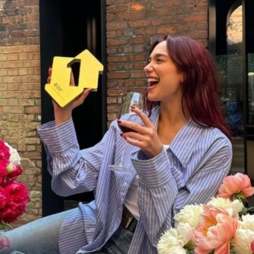 Dua Lipa tops UK album chart