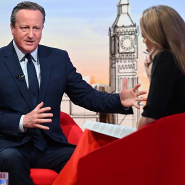 David Cameron guards against halting arms exports to Israel