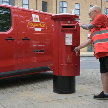 Royal Mail installs first red postbox featuring Kings cypher