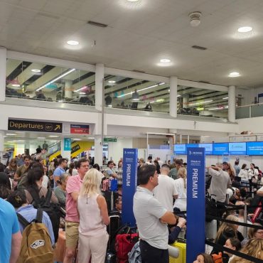 Global IT outage knocks airlines banks and others offline
