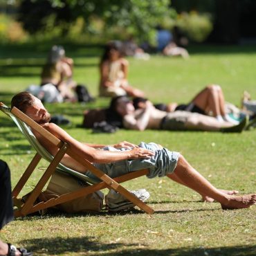 Temperatures heading above 30C in mini heatwave