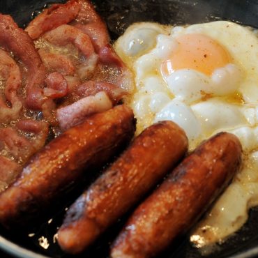 Study Cutting out bacon and sausages may help reduce dementia risk