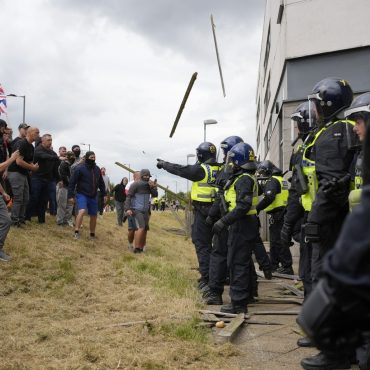 Violent rioters could face up to 10 years in jail top prosecutor warns