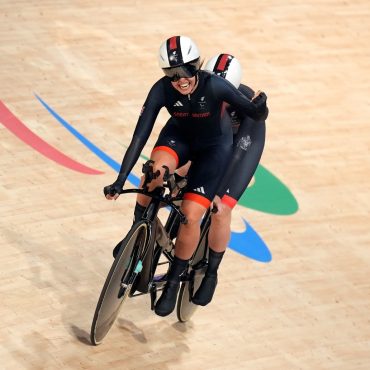 Jaco van Gass retains Paralympic title and Lizzi Jordan wins gold in velodrome