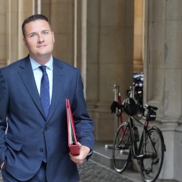 Crack teams of clinicians drafted in to get sick Britons into work  Streeting