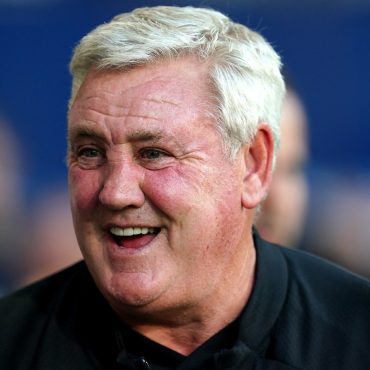 Steve Bruce returns to management with Blackpool