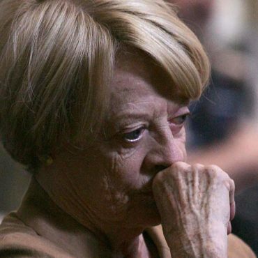 Oscar winning actress Dame Maggie Smith dies