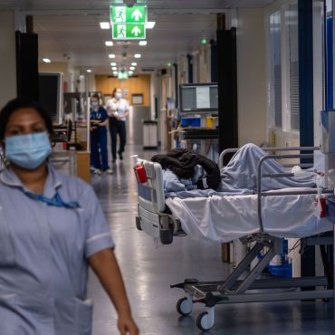 Baby boomers living longer but in poorer health than previous generations