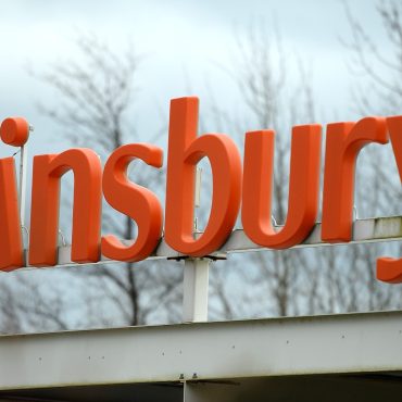 Sainsburys to hire 20000 staff for Christmas season