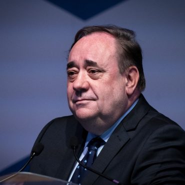 Salmonds coffin draped in Saltire as plane to return him to Scotland takes off