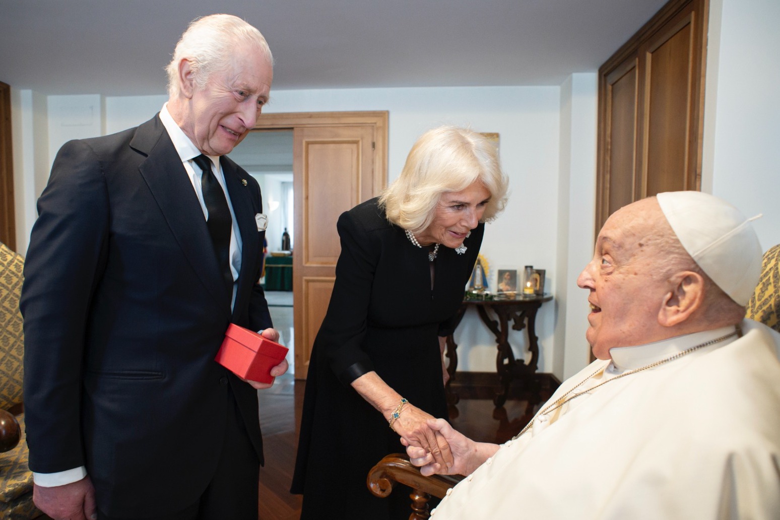 Picture of King and Queens meeting with Pope Francis released