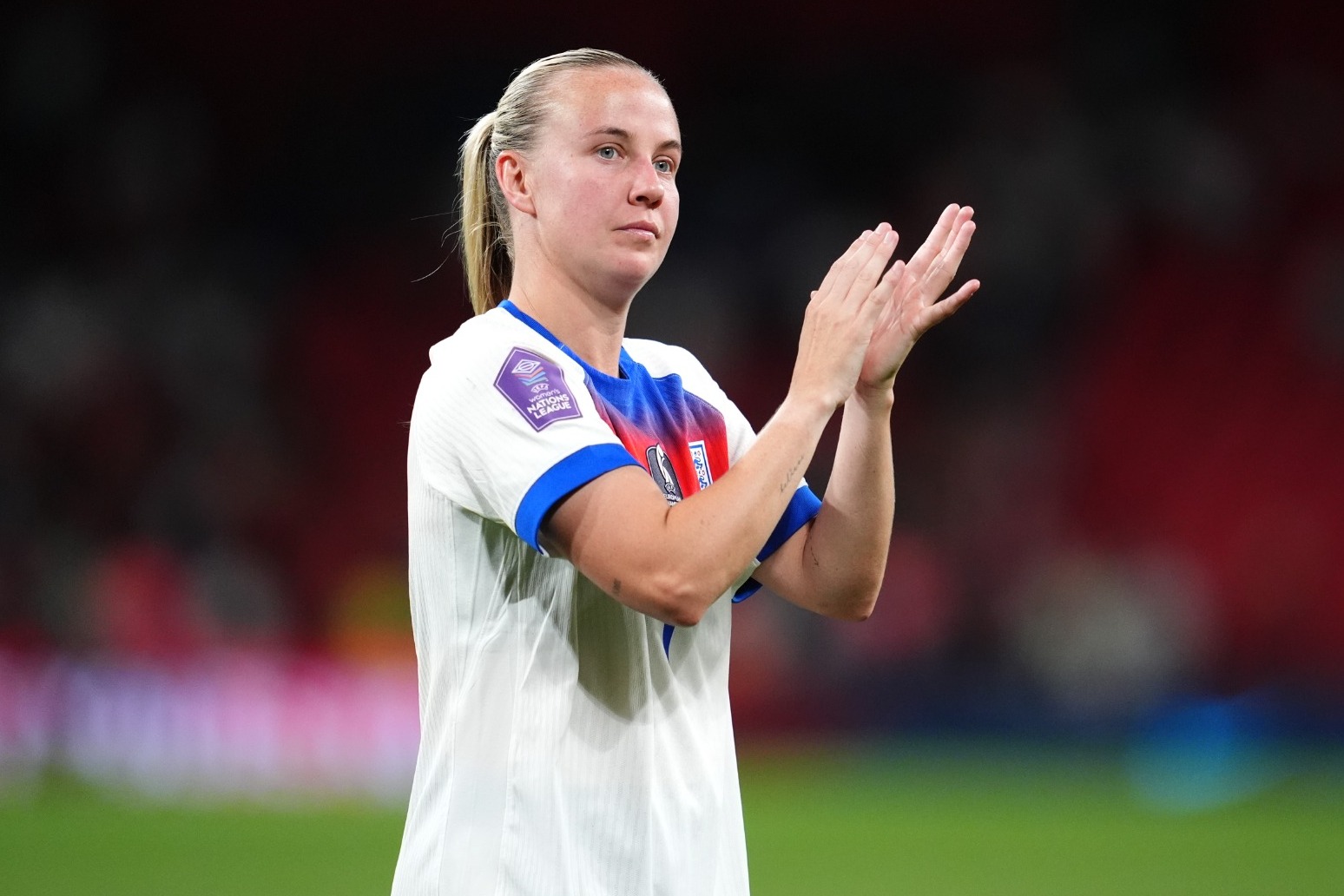 Beth Mead urges England to feed off the pressure of European title defence