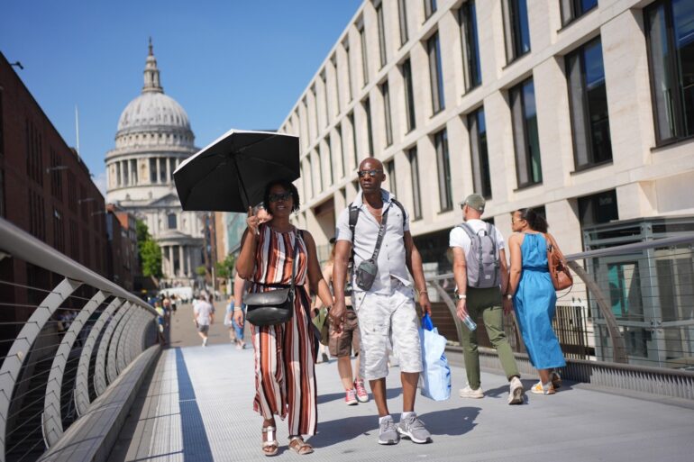 Temperatures To Climb Above 30C By Monday Amid Yellow Heat Health Alert