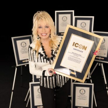 Dolly Parton Named Guinness World Records Icon