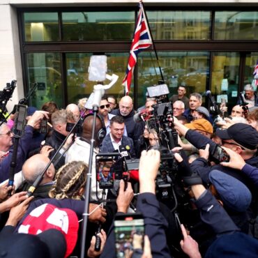 Tommy Robinson Discriminated Against At Channel Tunnel By Police Court Told
