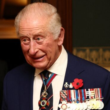 King Set To Lead Remembrance Sunday Service At Cenotaph