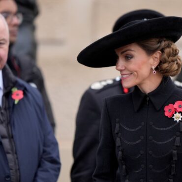 Kate Lays Armistice Day Wreath For First Time As Nation Pays Silent Tribute