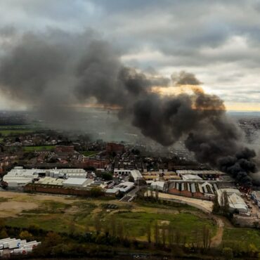 Major Incident Stood Down At London Warehouse Fire
