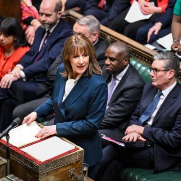 UK Economy Contracts For Second Month Running In October