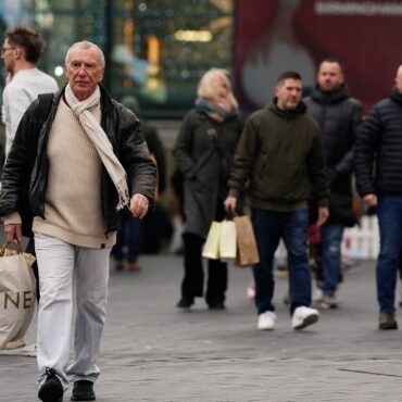 More Shoppers Hit High Streets And Retail Parks For Late Christmas Purchases