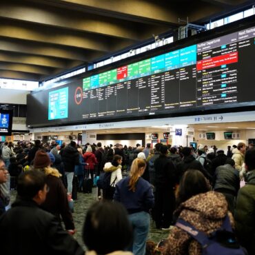 Passengers Face Rail Disruption During Christmas Eve Getaway