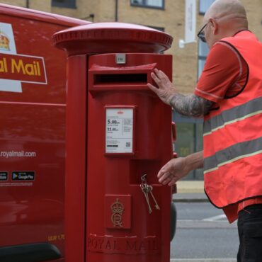 29 Of UK Adults Hit By Royal Mail Delays Over Christmas Warns Citizens Advice