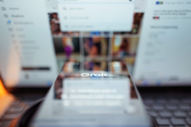 Teaching Union Calls For Social Media Ban For Under 16s To Improve Learning