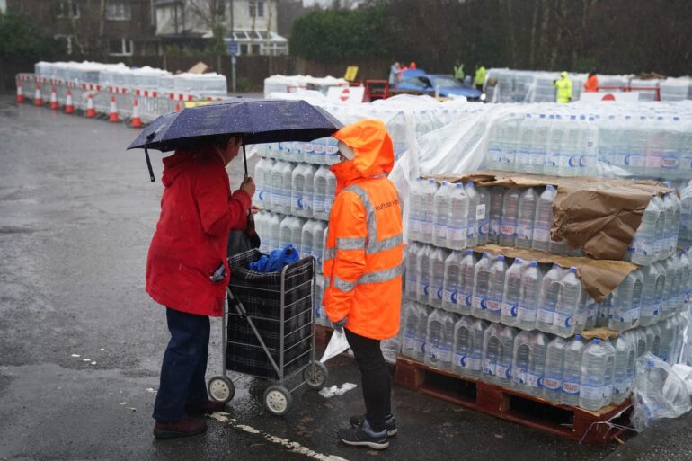 Ministers Holding Emergency Meetings As 17000 Properties Remain Without Water