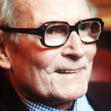 Laurence Olivier Among Figures Honoured By New London Blue Plaques